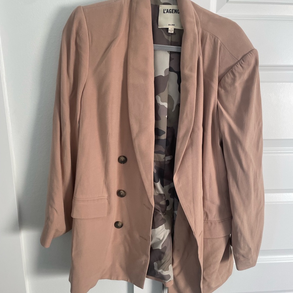 L’agence jacket.